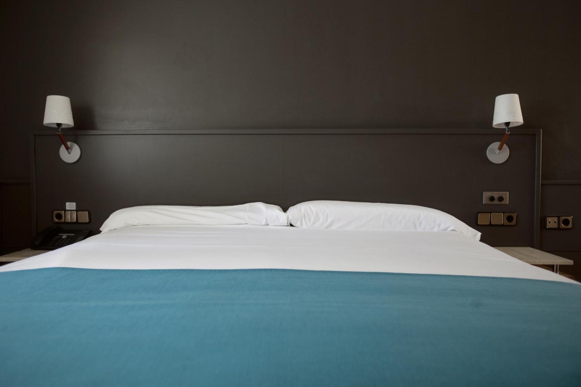 Don Carlos Huarte Chambre photo