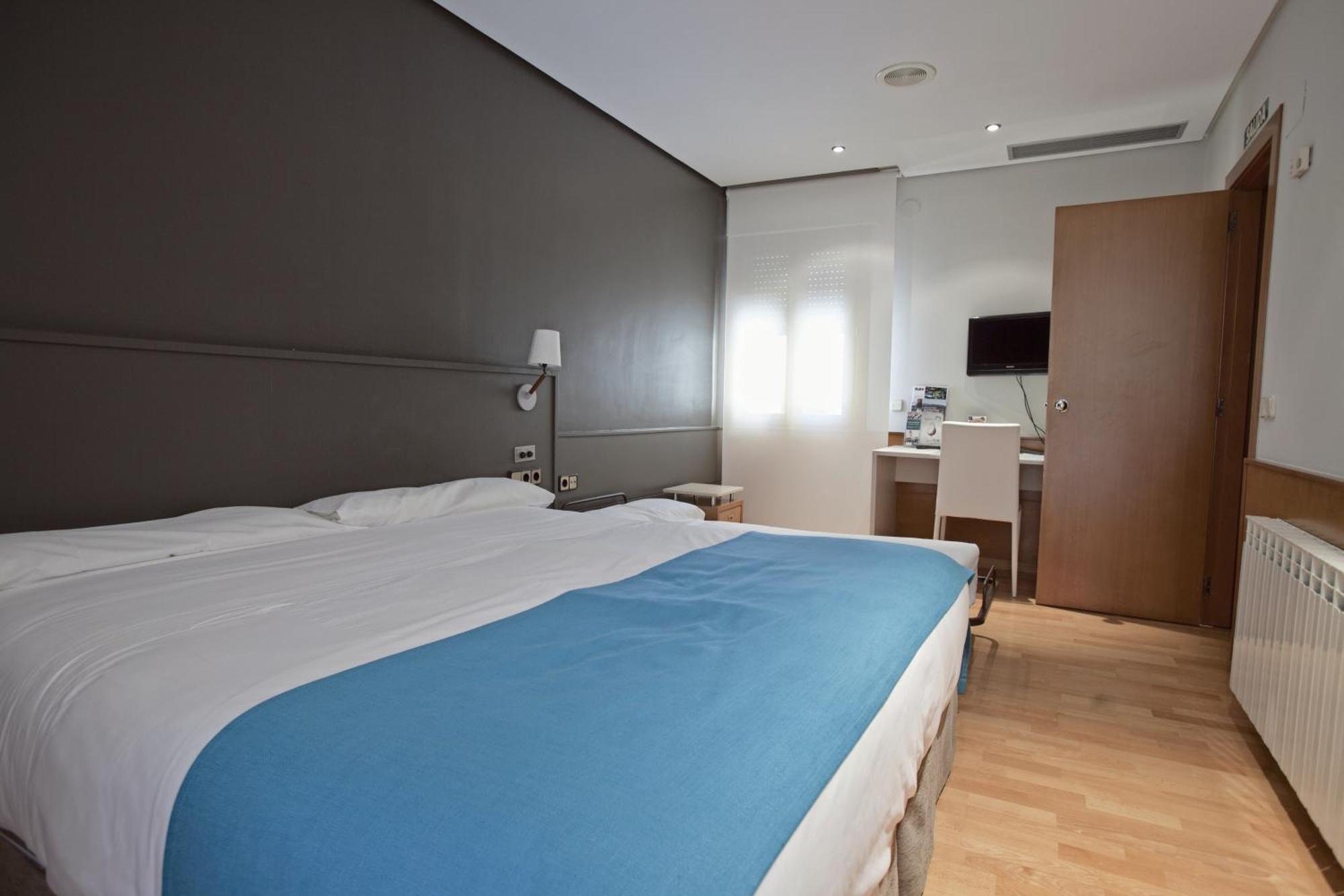 Don Carlos Huarte Chambre photo